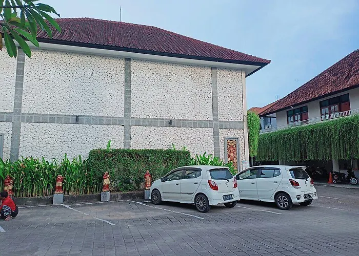 Catur Adi Putra Hotel 2*