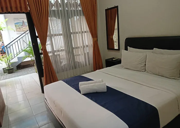Catur Adi Putra Hotel 2*